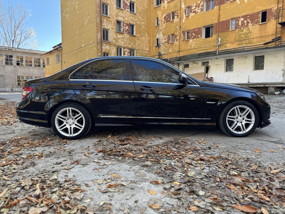 Mercedes c320 7G * AMG PACK* NAVI * HARMON * КОЖА* волан с пера