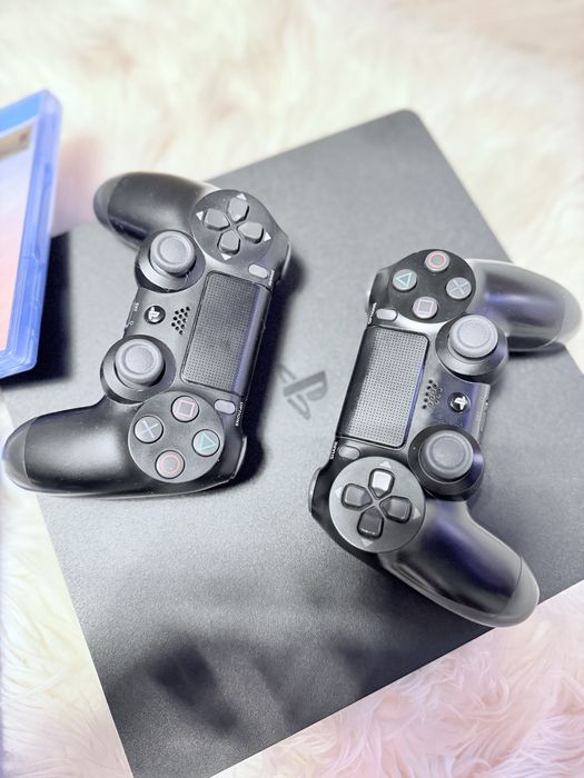 Play station 4 Slim 1T