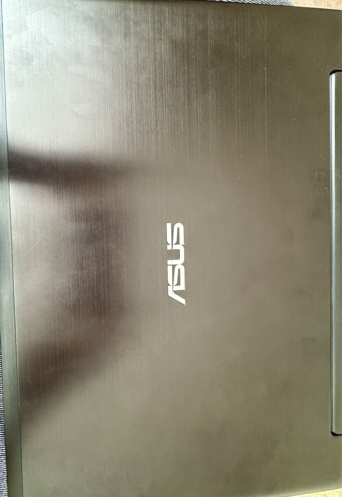 Ноутбук ASUS