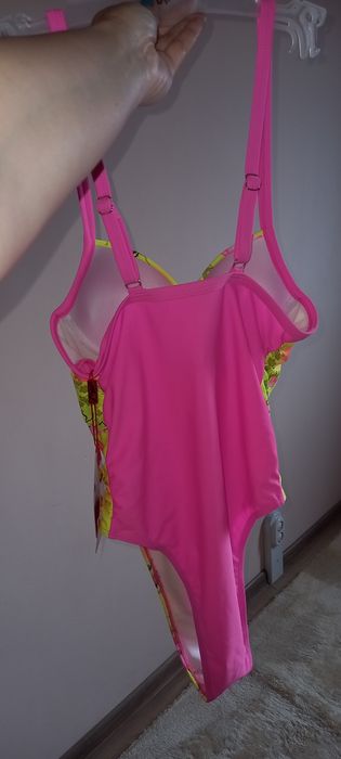 Нов страхотен цял бански