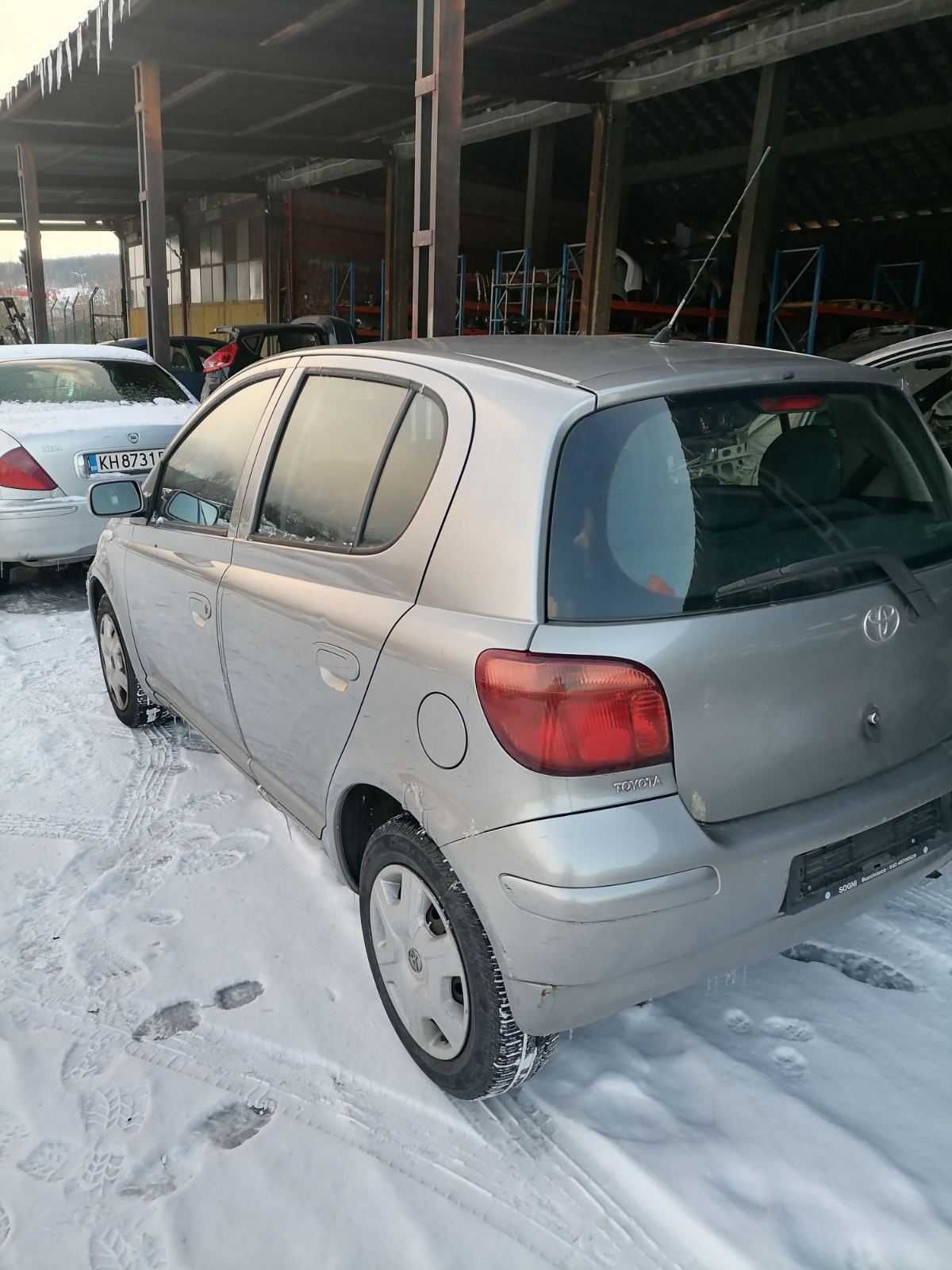 Toyota Yaris 1.0 i 16V
Април 2004 на части !