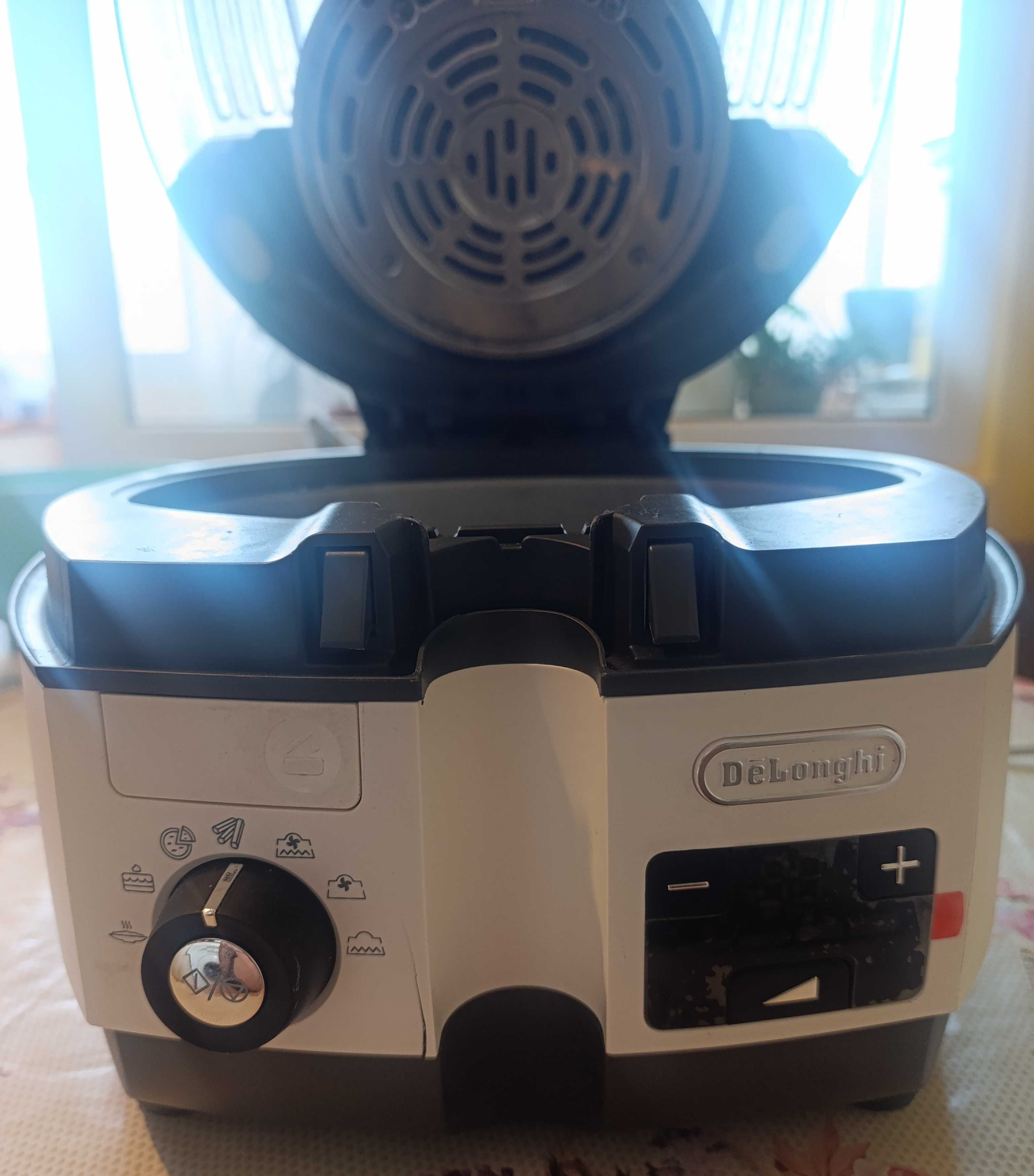 DeLonghi MULTIFRY Фритюрник с горещ въздух 2300W 1,7 кг Сребрист/черен