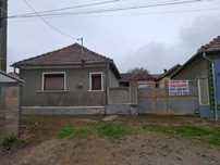 Teren de vanzare in Cordău cu câteva constructii amplasate pe teren