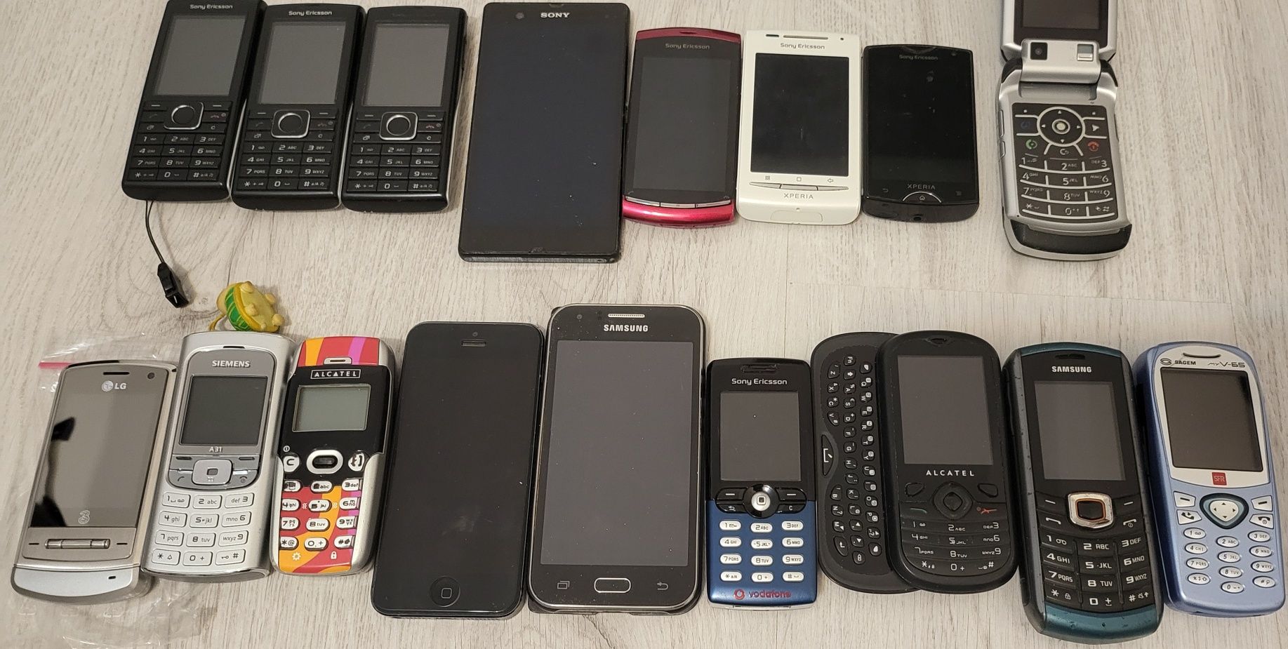 Telefoane Vechi  - LG , Samsung , Sony Ericsson , Motorola, HTC