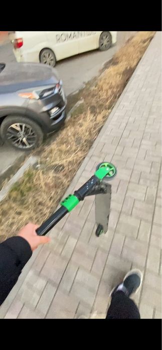 Продам самокат нет сломанных деталей состояние отличное