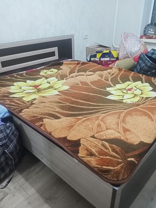 Продам 2-х  спальную кровать, б/ у , в хорошем состоянии