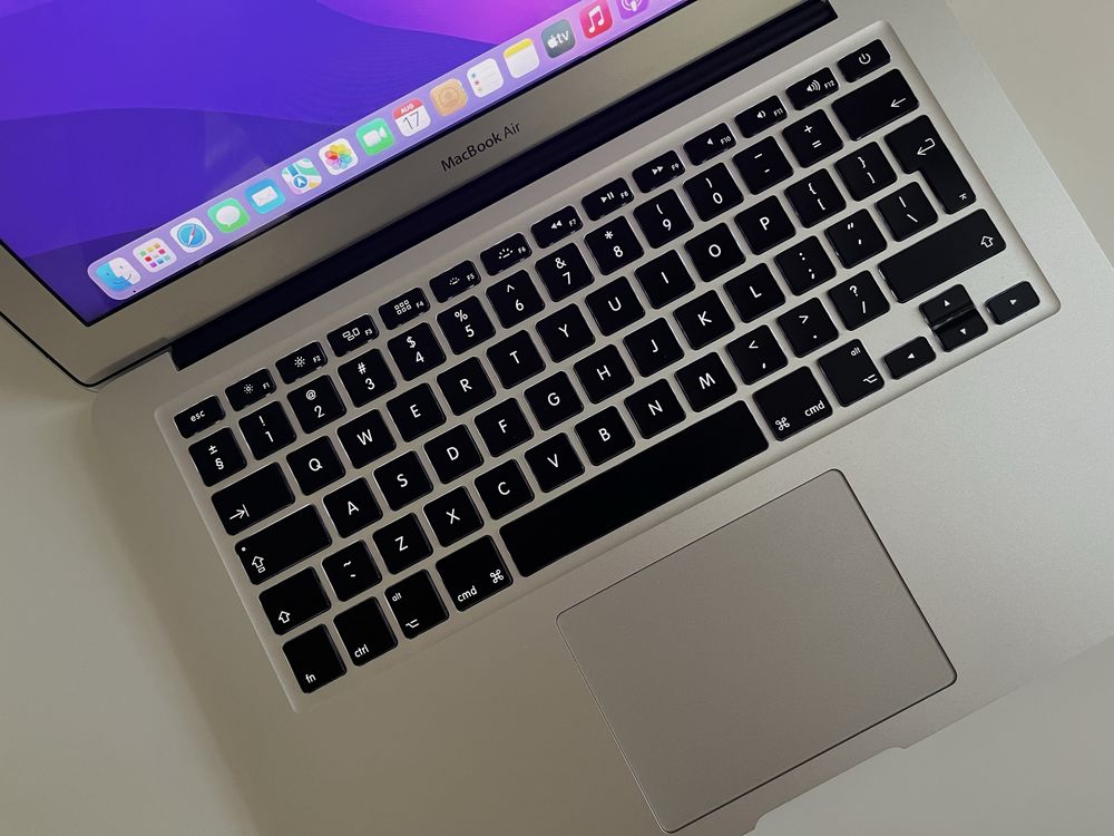 Macbook Air 13-inch 2015 в цвят silver