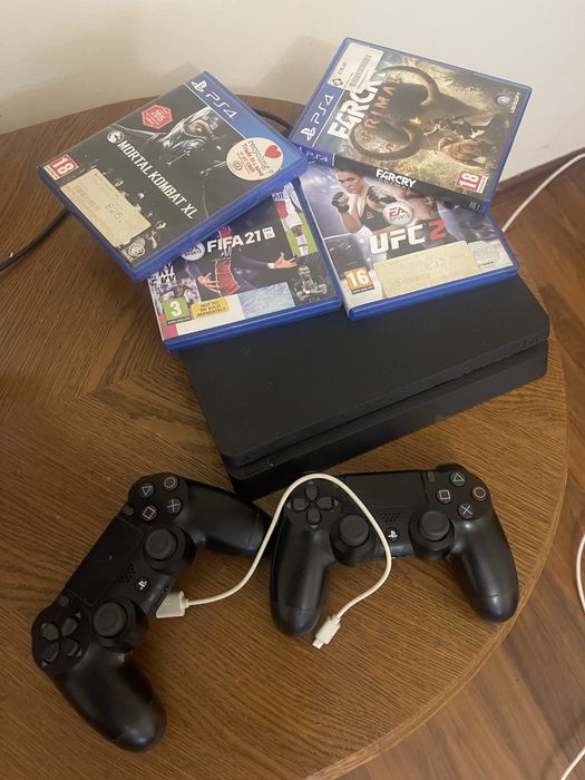 Play station 4, cu jocuri si 2 controlere