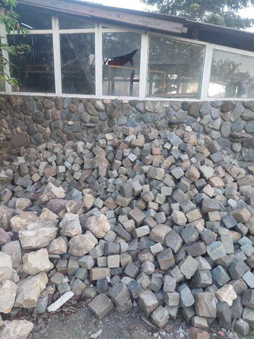 Piatra cubica decorariva