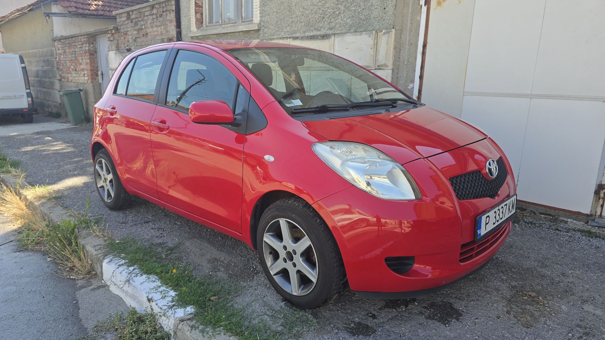 Toyota yaris 1.3 i бензин, ръчна скоростна кутия