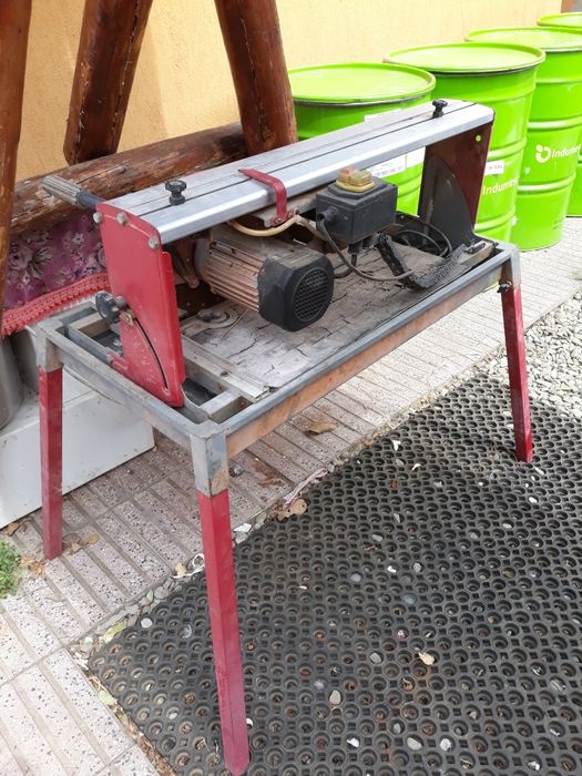 Circular de gresie și faință pe apă made in Germania preț 1100 lei.