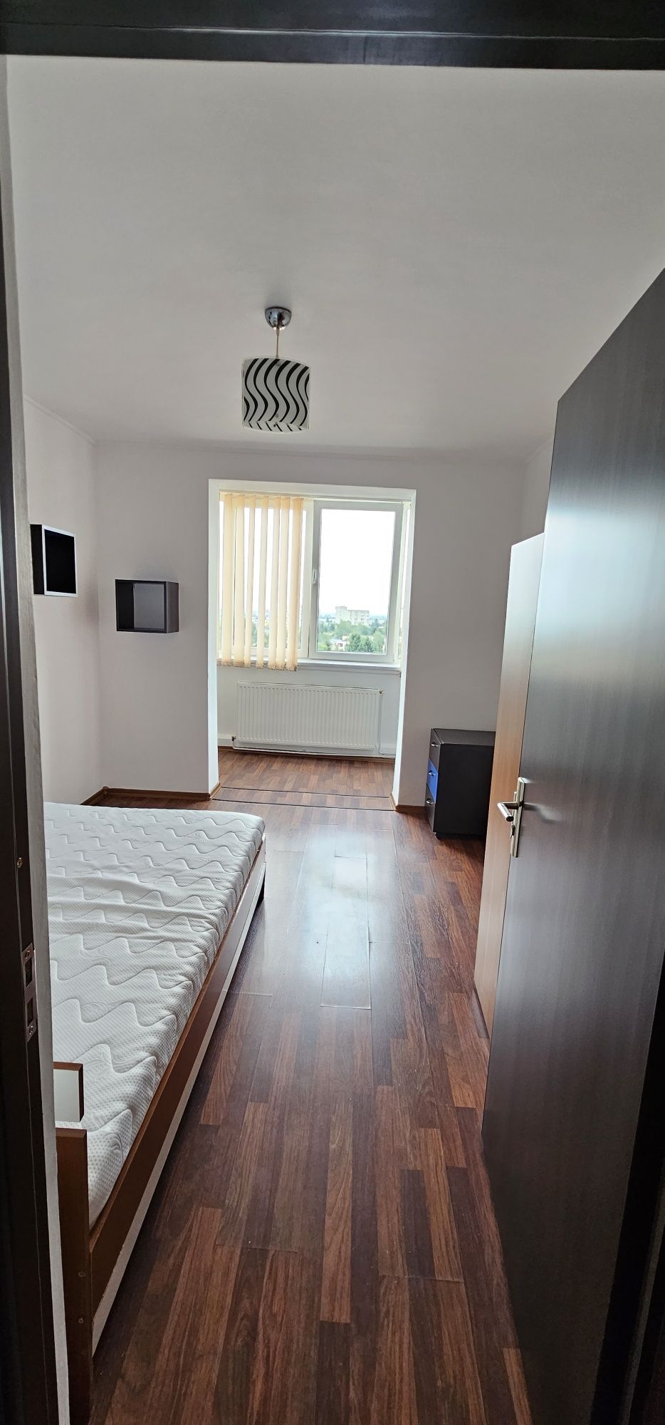 Inchiriez apartament 3 cam