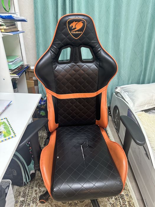 Продам офисные кресла 2 шт