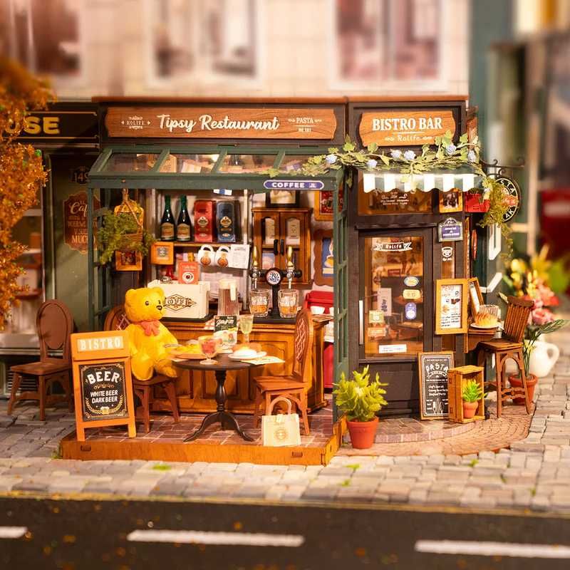 Миниатюрна къщичка: Tipsy Restaurant – DIY комплект, подарък с чар