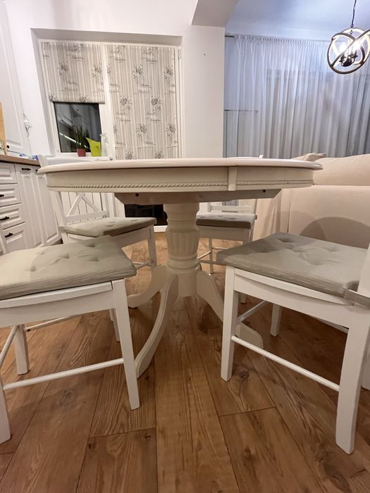 Masa extensibila Ikea Ingatorp cu scaune si perinute