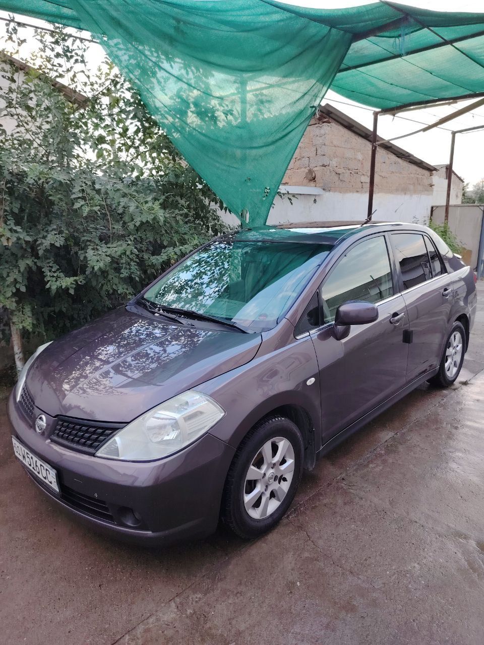 Nissan Tida sotilad