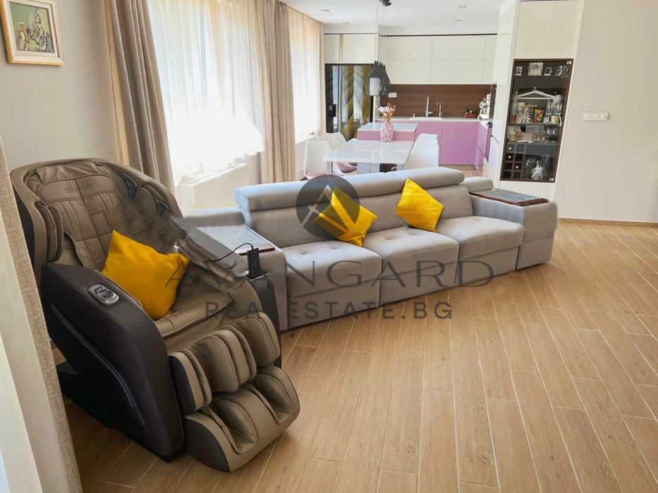 Продава се Четиристаен апартамент в Пловдив, Кючук Париж - 168 кв.м за 1786 €/кв.м - Снимка #3