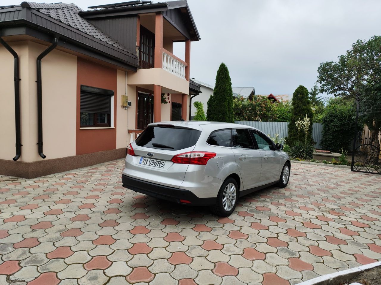 Ford Focus.         .
