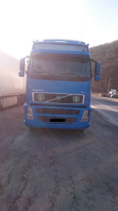 Vand Cap Tractor Volvo FH12 cu semiremorca Schmitz pentru cereale