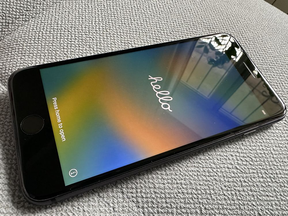 IPhone 8 Pluse 64 g