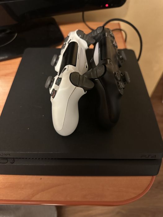 Vand ps4 in perfeta stare