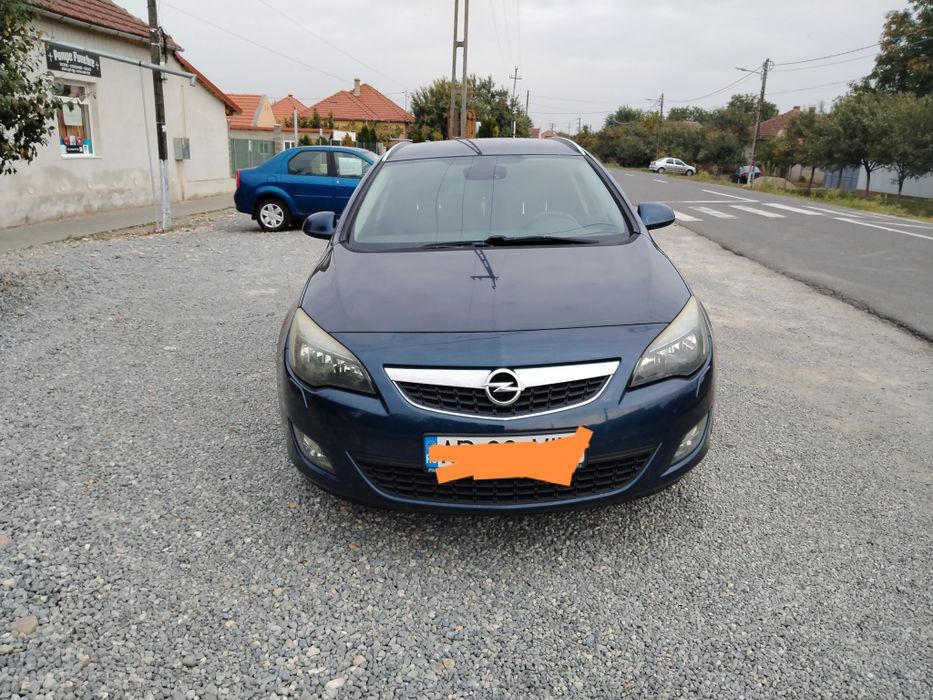Vând Opel Astra j