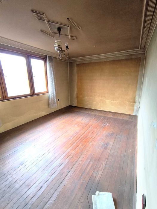 Продавам масивна къща в гр. Перник кв. Нов Драгановец