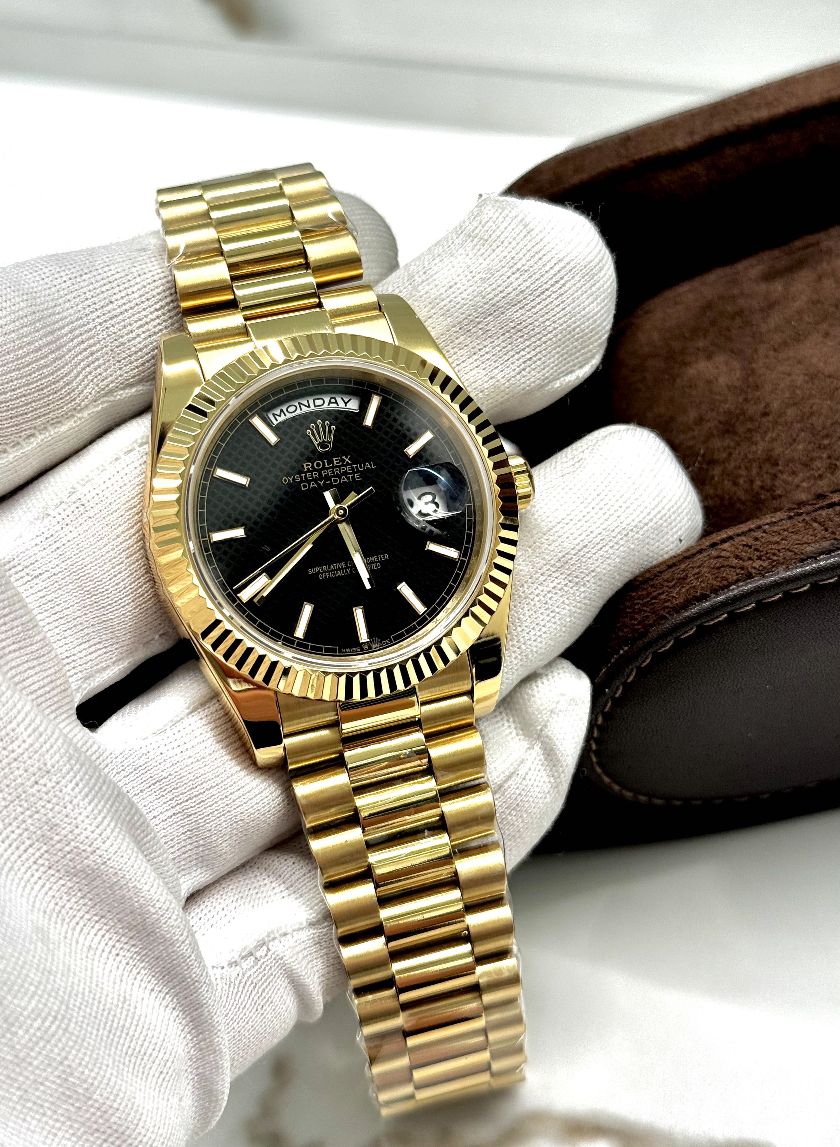 Rolex Day-Date 41mm Gold/Black