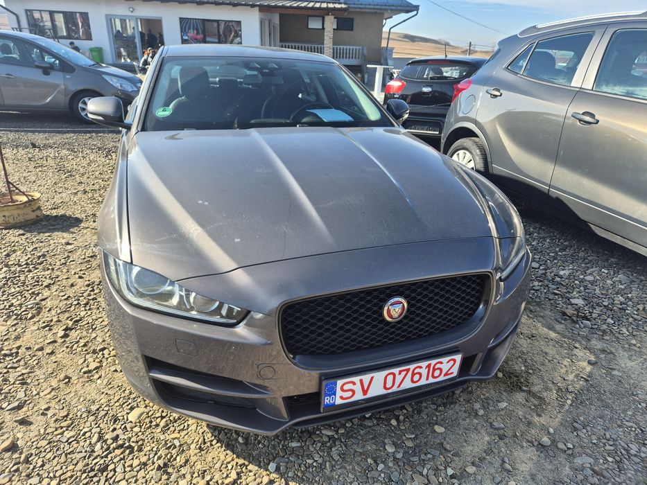 Jaguar XE  2.0 diesel 180 CP  cutie automată  2015