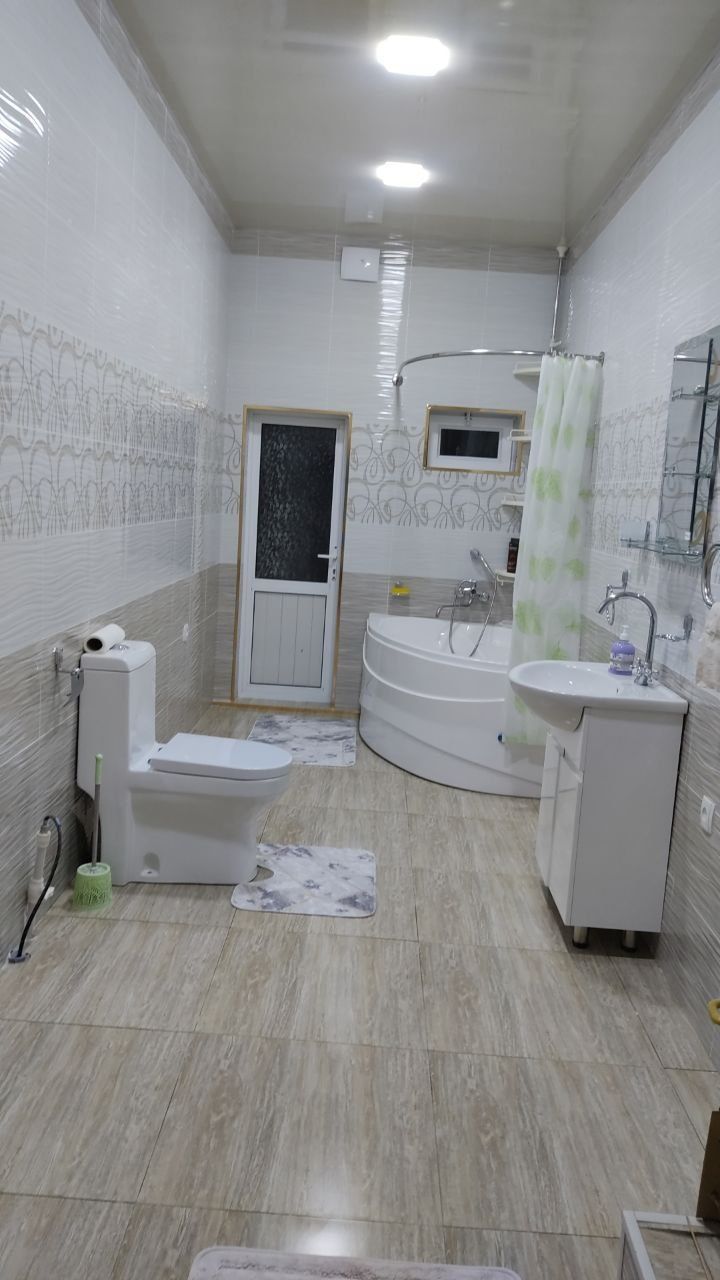 Kelesda ikki uydan iborat hovli sotiladi Продаётся участок с двумя дом