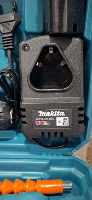 Акумулаторен винтоверт Makita тип – 2 батерии, зарядно, куфар, комплек