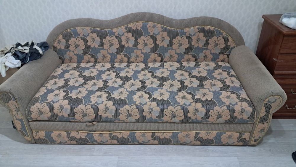 Продам диван в хорошем состояний