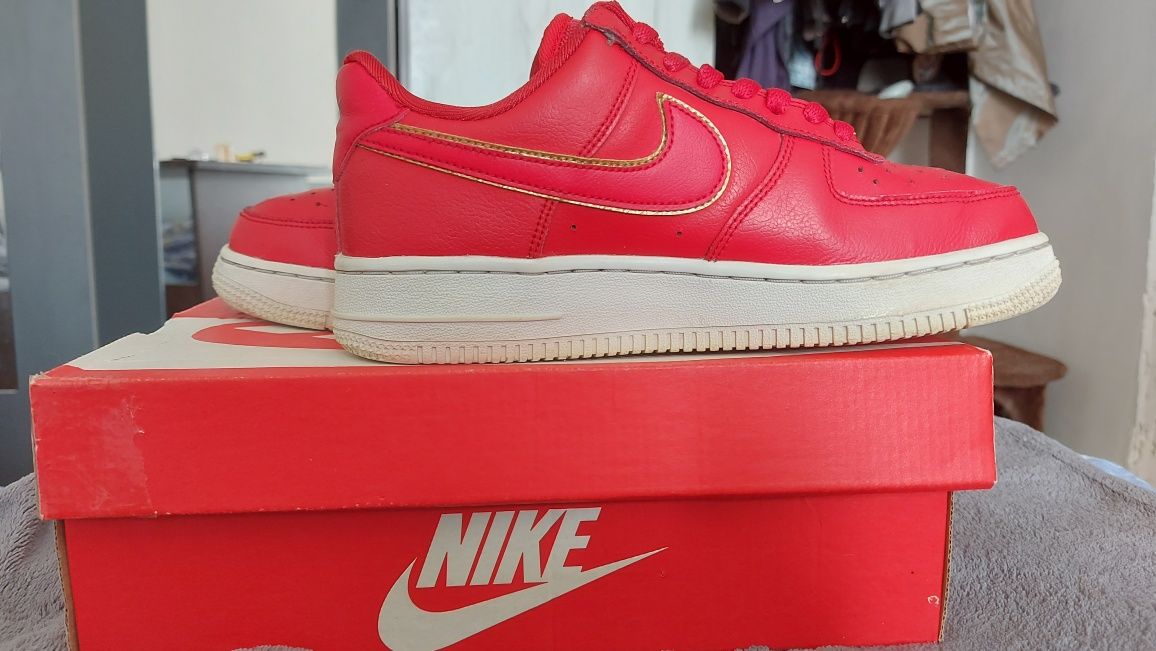 Дамски маратонки NIKE AIR FORCE 1