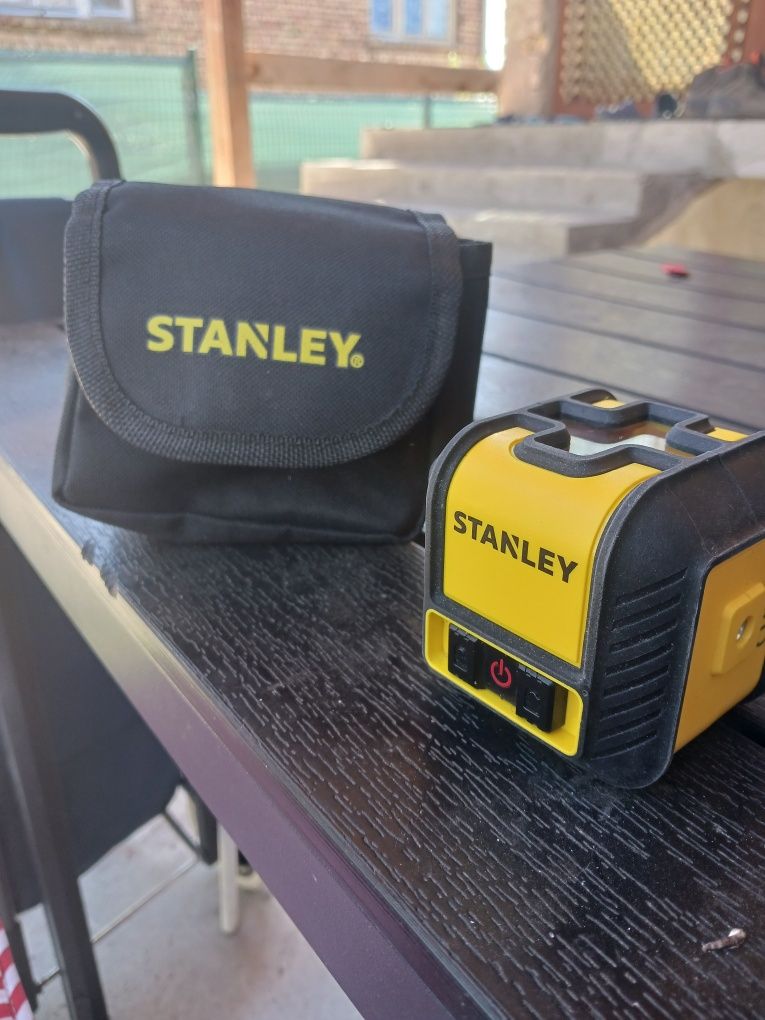 Лазерен нивелир Stanley със стойка