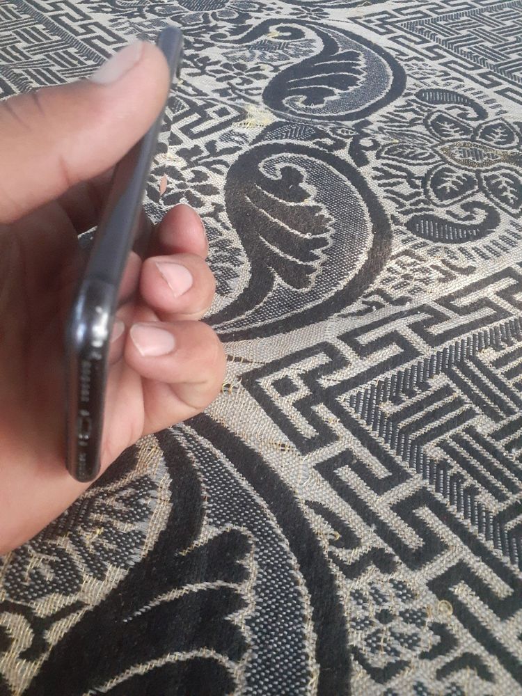 iphone SE 2020 idiyal xolatda