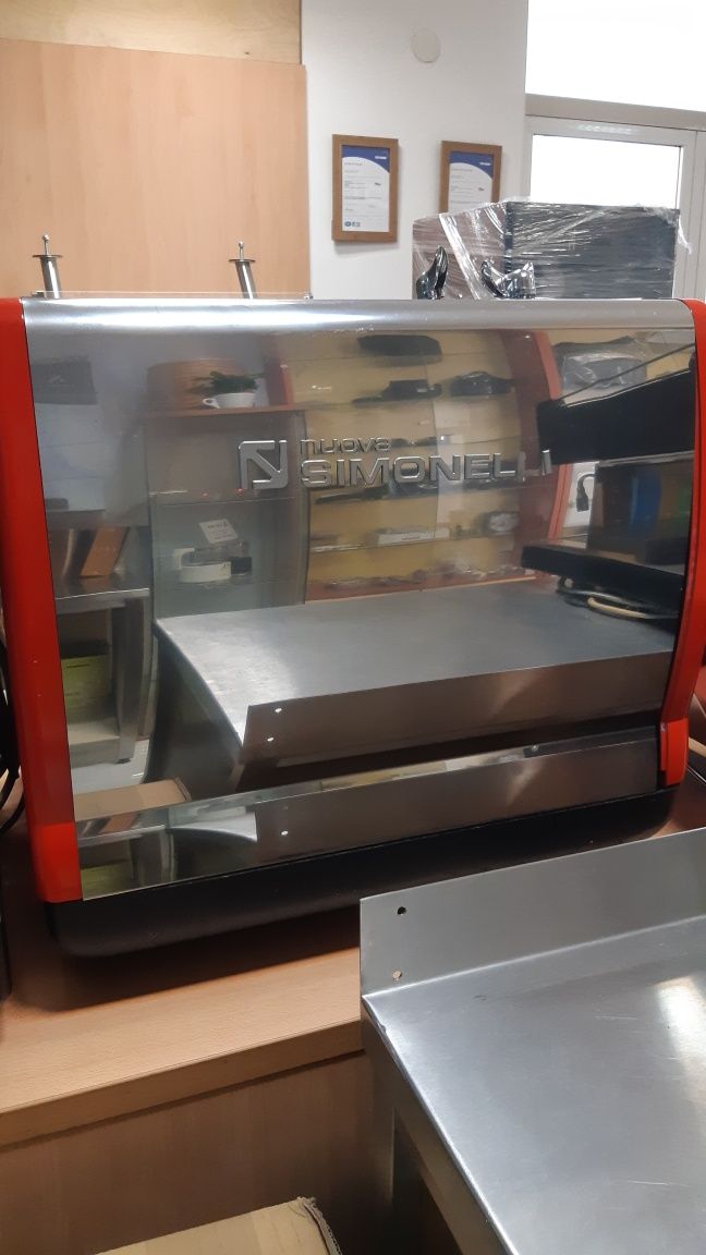 Професионална кафемашина Nuova Simonelli  Appia