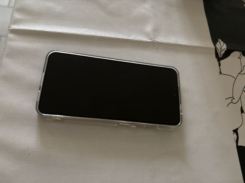 Продаю Самсунг S25 почти новый