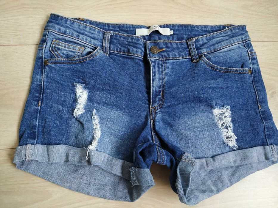 Къси дънки и панталонки