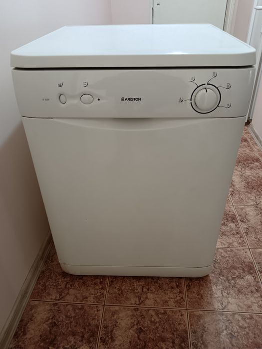 Съдомиялна Ariston