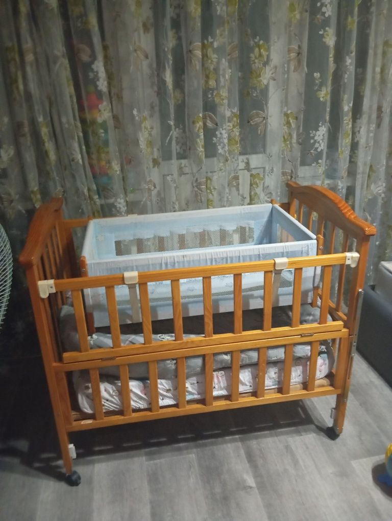 Продам манеж с люлькой