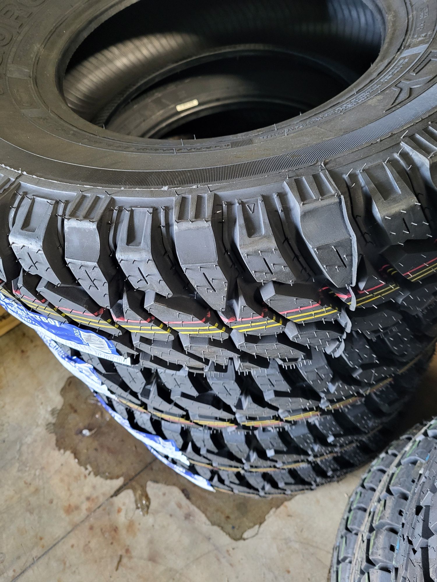 Vand anvelope noi off road , mud terrain 235/75 R15 Hifly MT  M+S