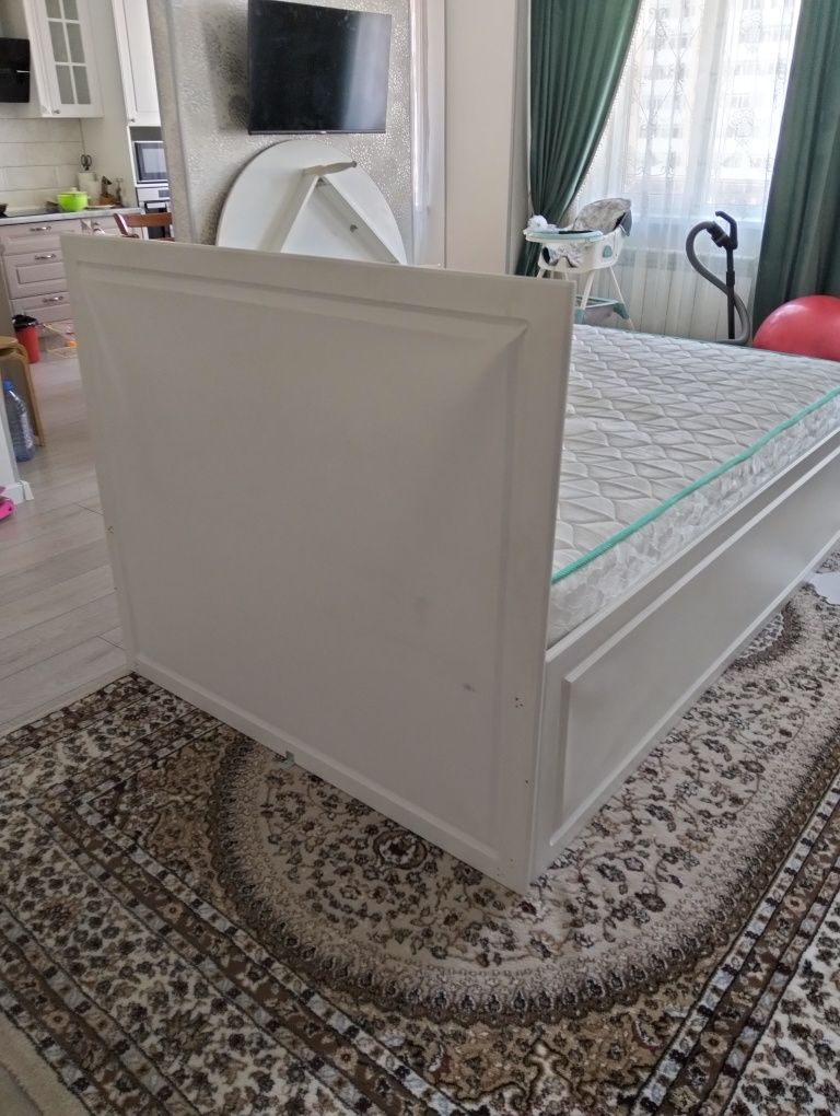 Срочно продам Кровать  р-р 200/120