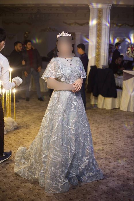 Вечернее платье элегантно