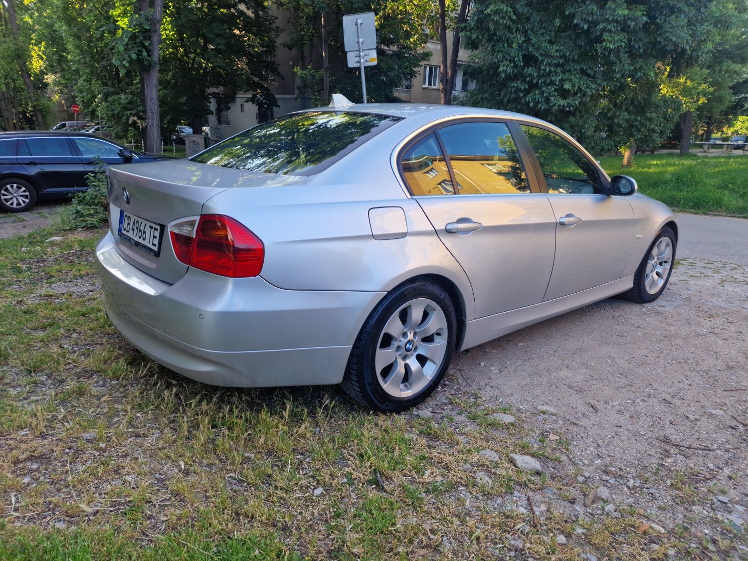 BMW 325i бензин Е90