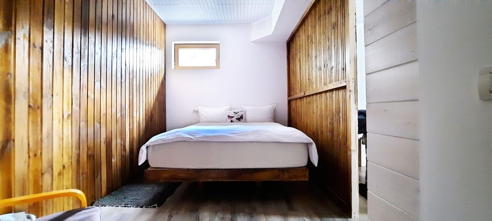 Cadru pat plutitor lemn masiv