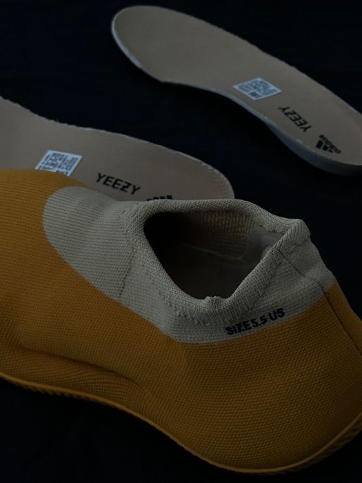 Adidas Yeezy runner sulfur