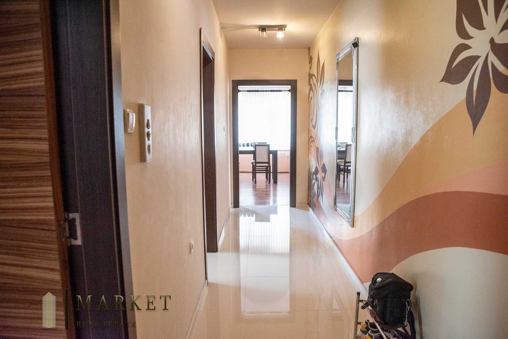 Продава се Тристаен апартамент в Пловдив, Младежки Хълм - 100 кв.м за 1999 €/кв.м - Снимка #11