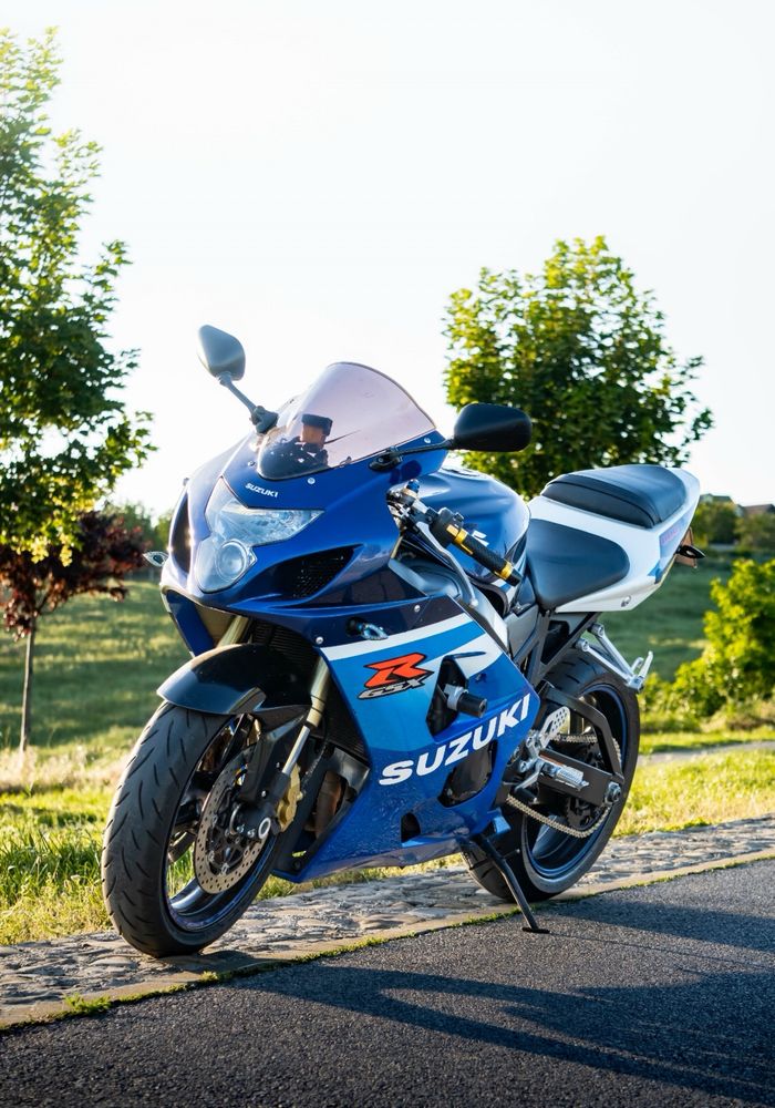 Vând Suzuki GSX-R