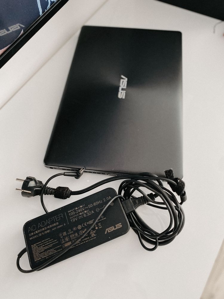 Laptop Asus 16” 1Tb, 8Gb Ram, Procesor i7 Bateria noua!