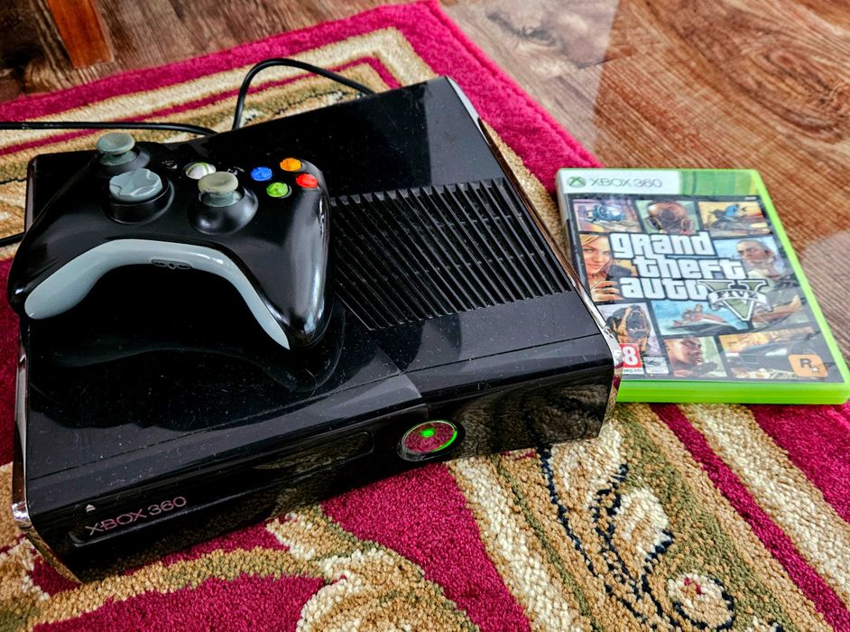 Xbox 360 Slim 250GB + jocuri + controller original